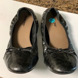 Rialto Woman’s 7 1/2 Black Travel Shoes